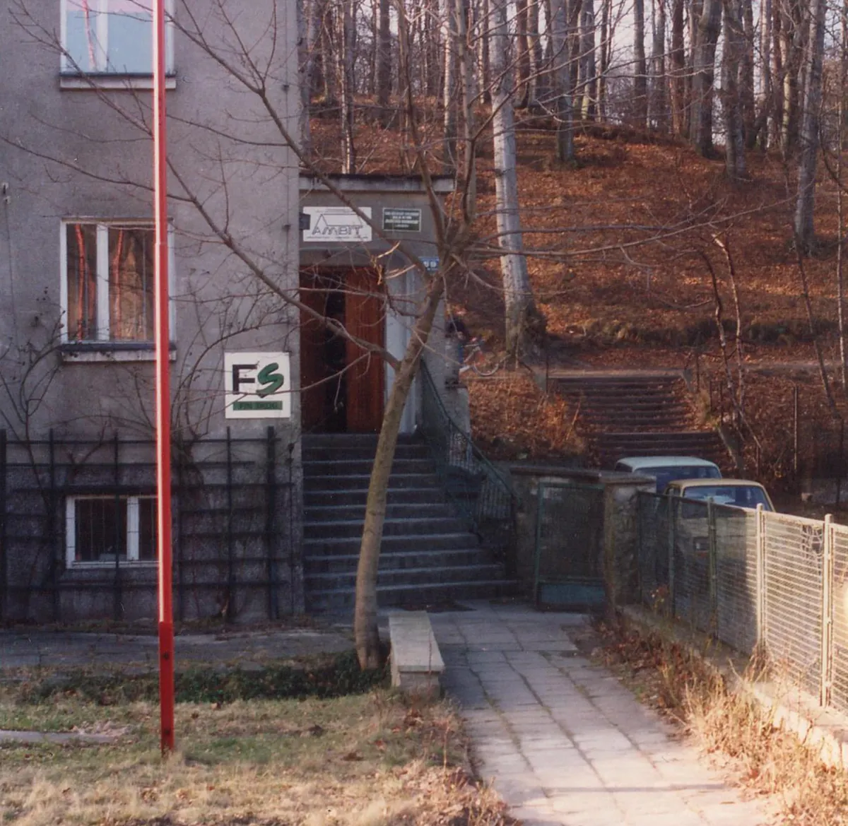 Vårt første hovedkontor, 1992